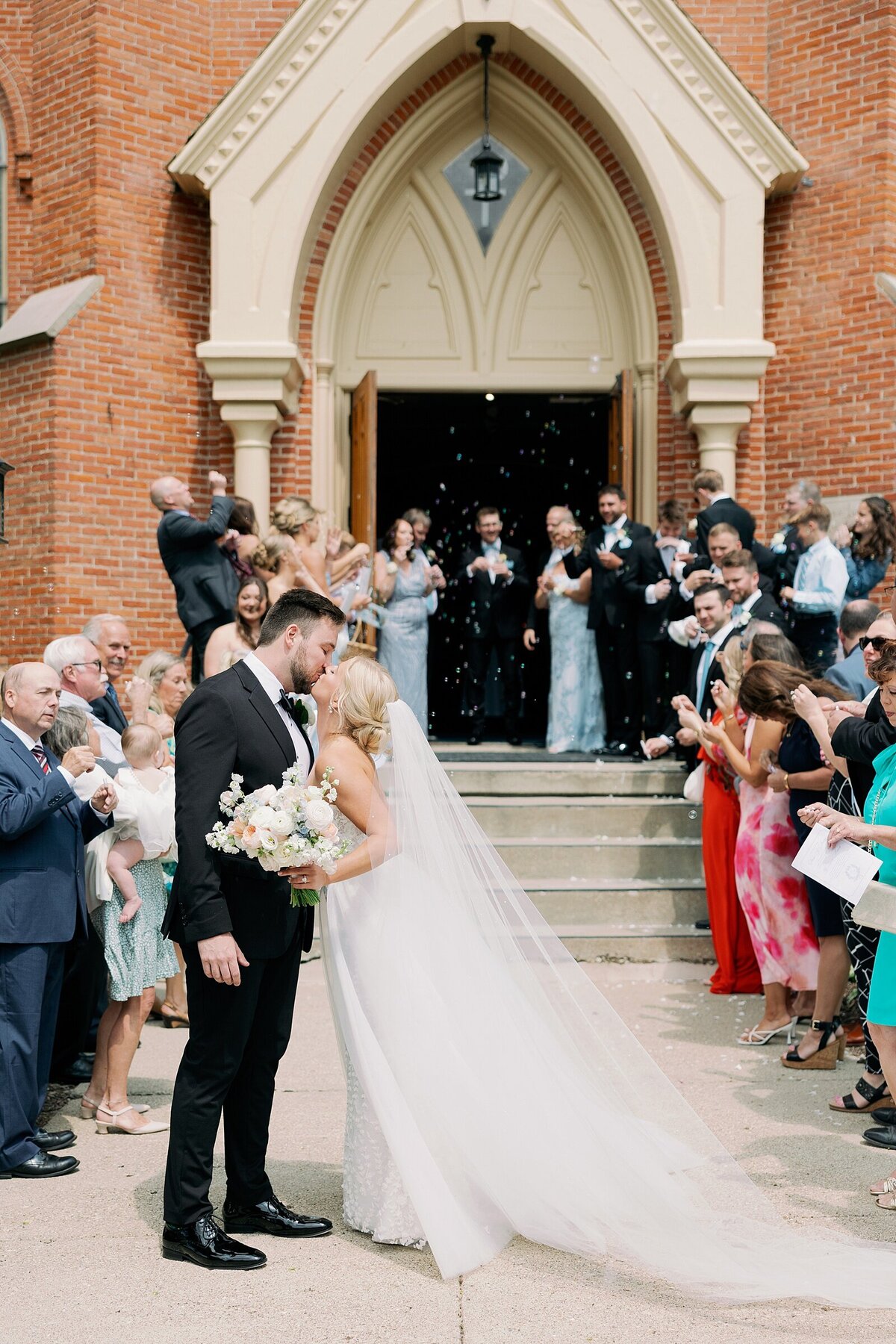 Oak-pointe-country-club-wedding_1269