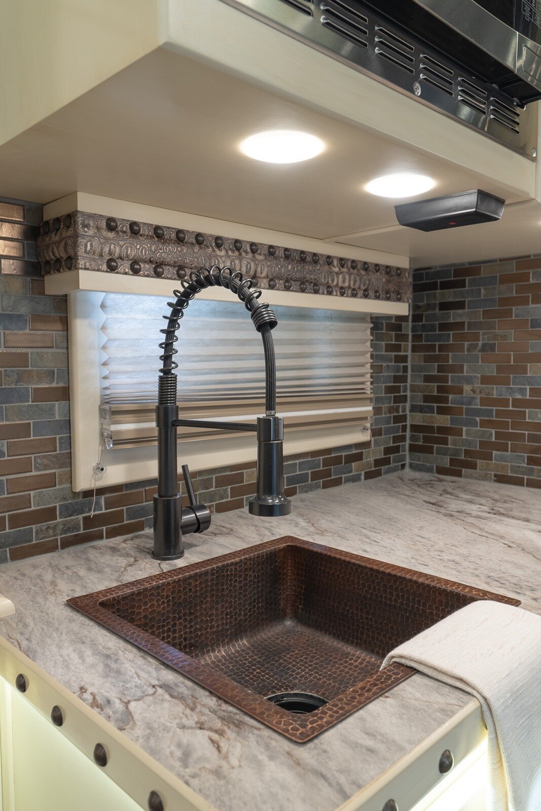 elite-trailer-interior-missouriELITE Trailer-09