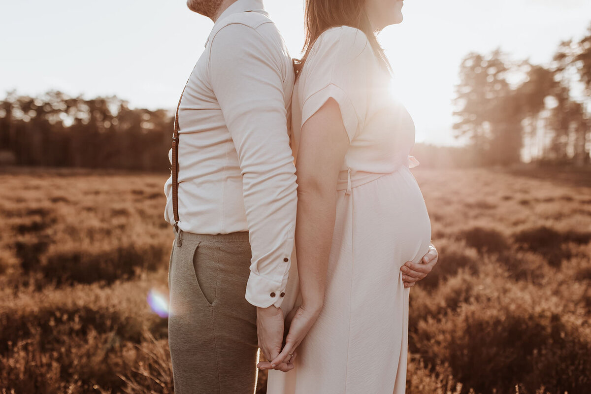 Zwangerschapsshoot golden hour heide Jolien Leen Fotografie 4