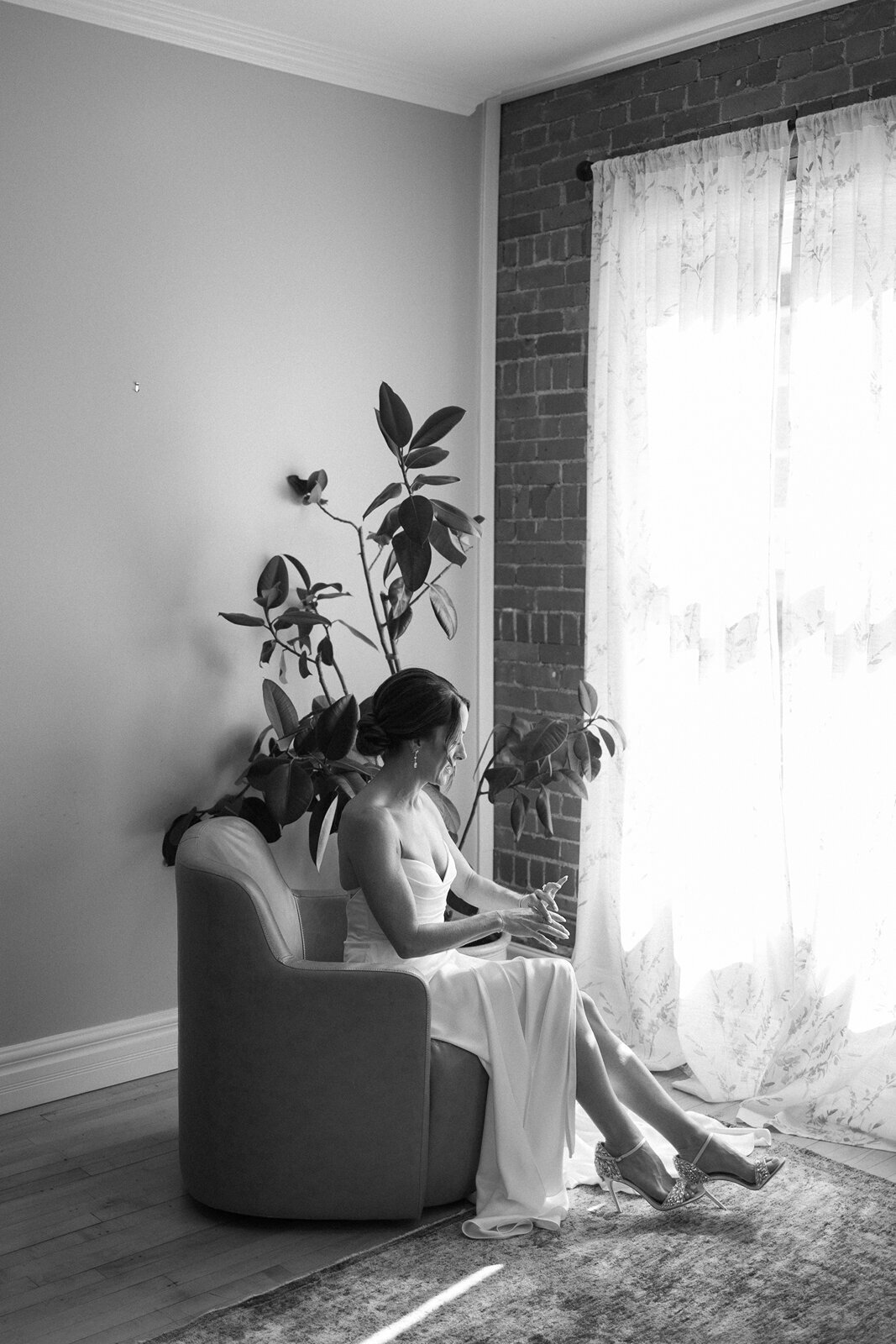 fine-art-getting-ready-wedding-photos-michigan-5