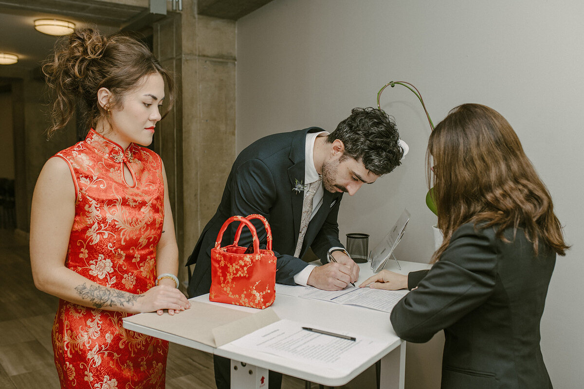 toronto-city-elopement-city-hall-ttc-subway-sugar-beach-fun-romantic-sumer-wedding-2704