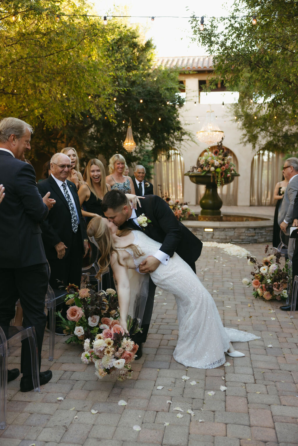 pretty-palm-leaf-event-co-molly-and-rodrigo-wedding-in-serra-plaza-42