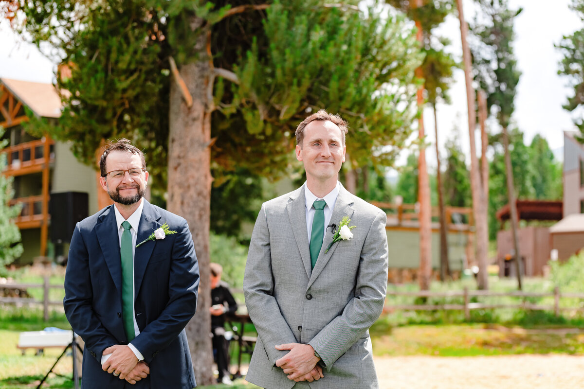 colorado-outdoor-wedding-ceremony-spring-flowers