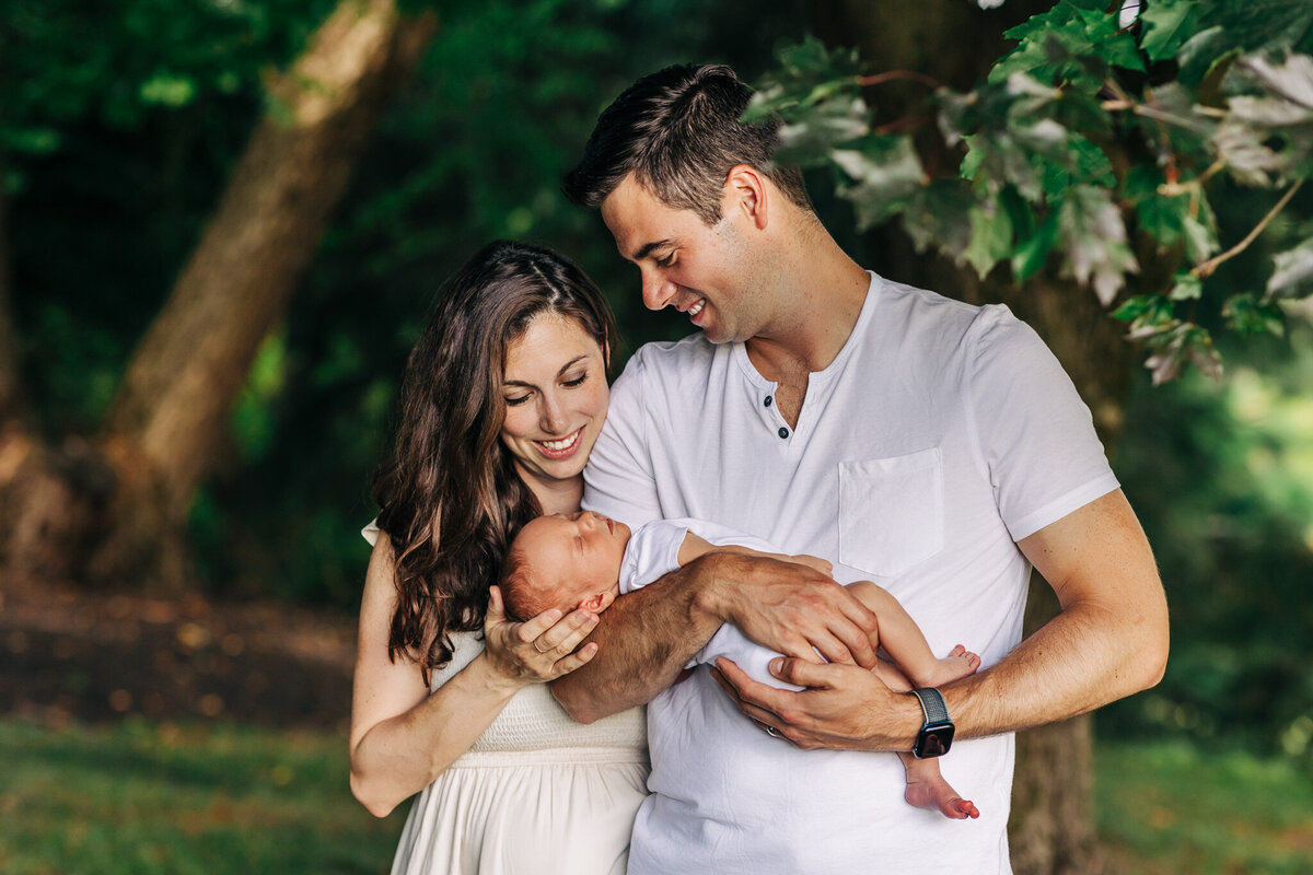 Newborn-photos-outdoors