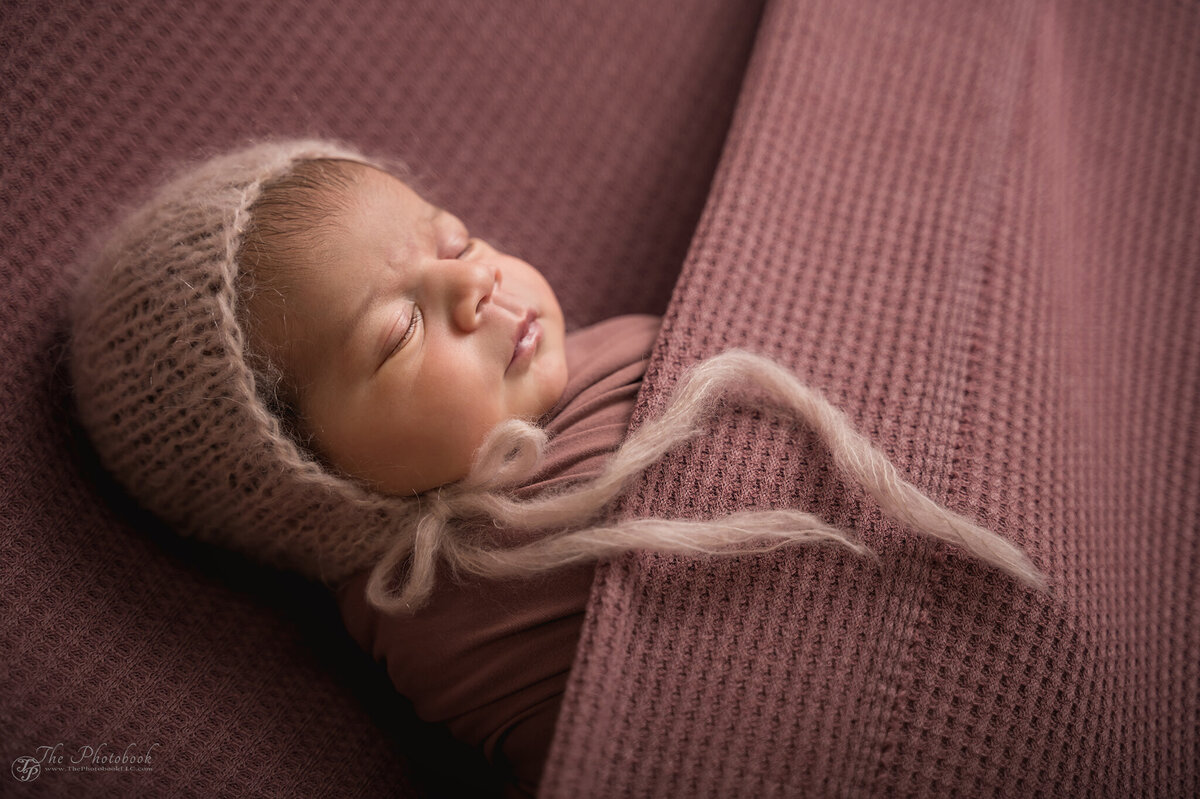 TP6_238-Newborn-pink-girl-photographer-Michigan-bonnet
