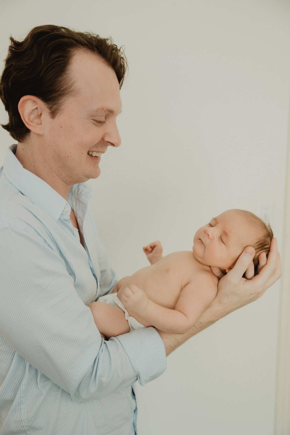 dad-holds-newborn-baby