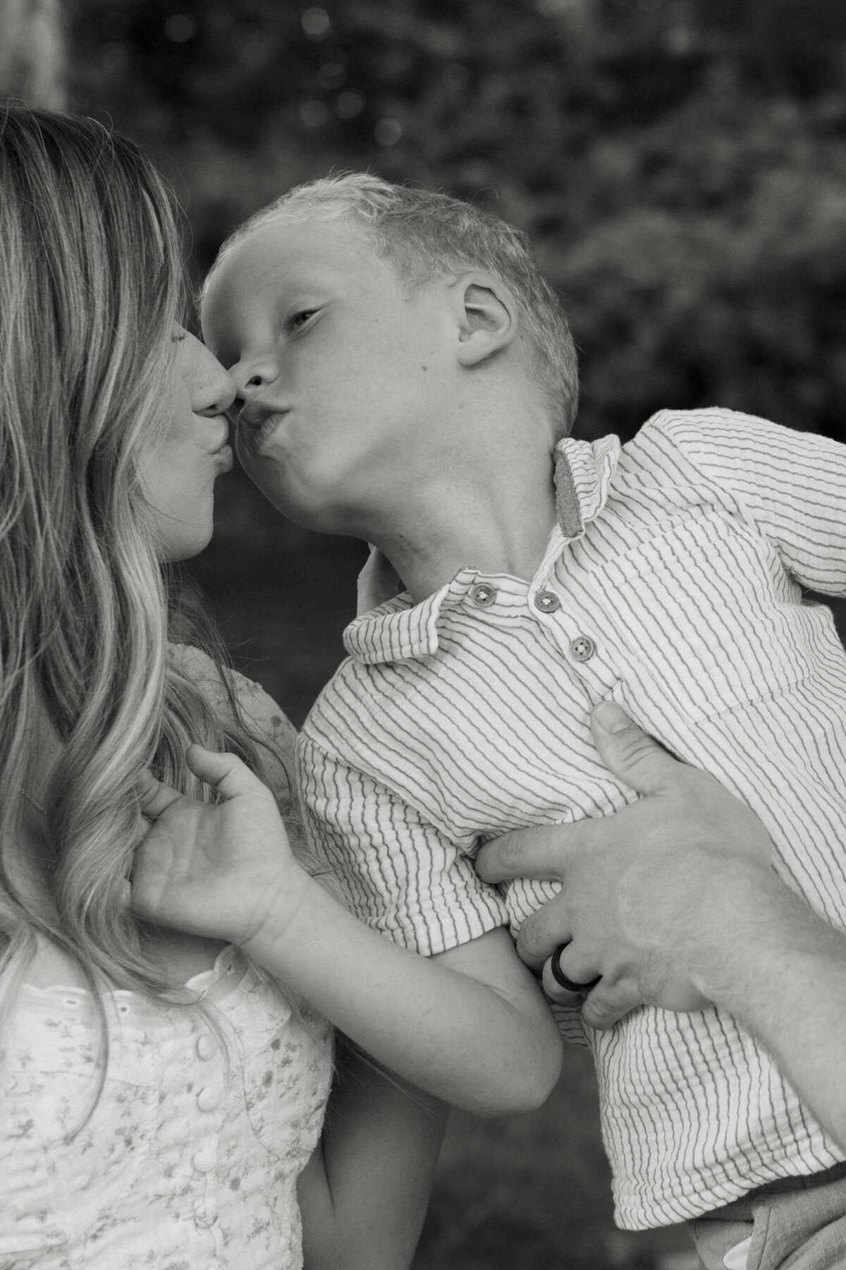 ruff2025.b&wfamily-photos-boise-idaho-garden-summer-katie-longwill-photo2