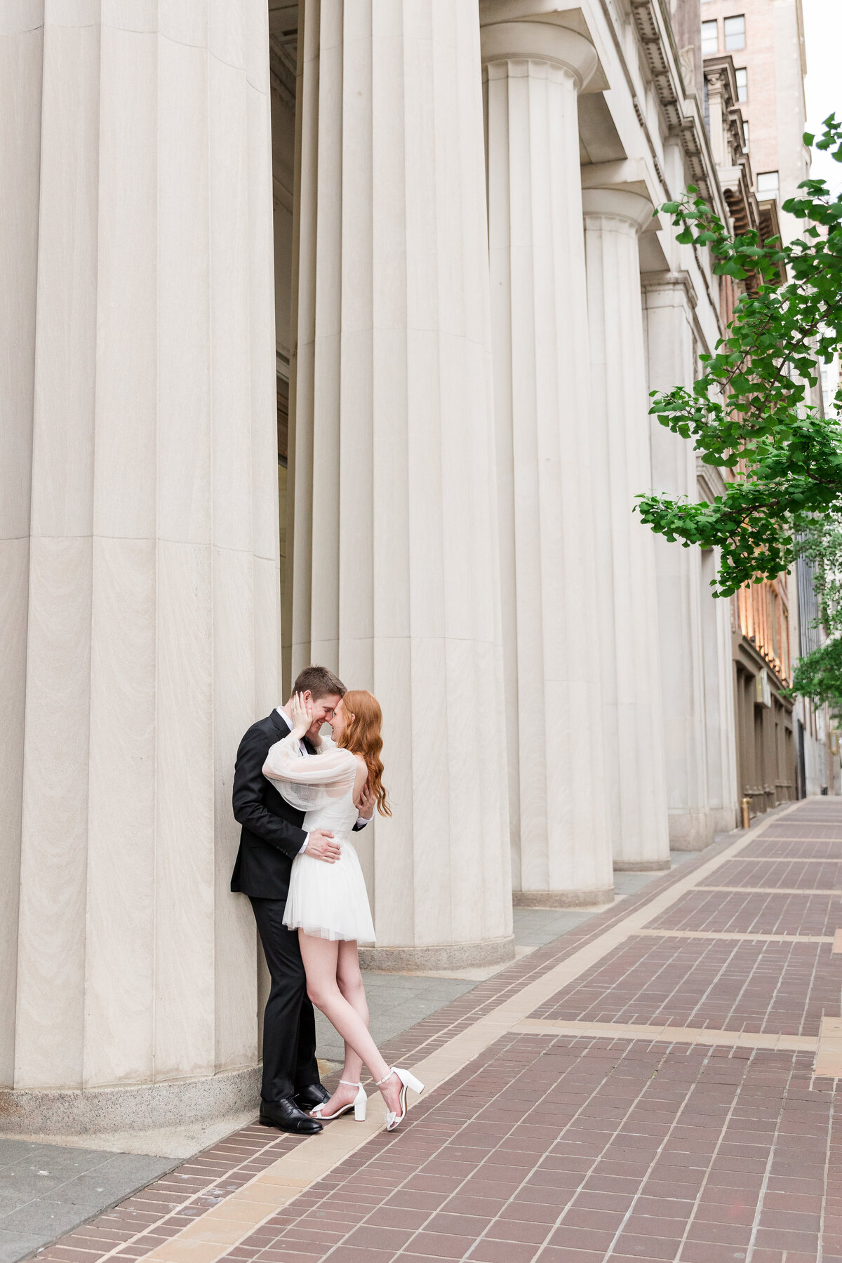 DowntownCincinnatiEnagementSessionPhotography-17