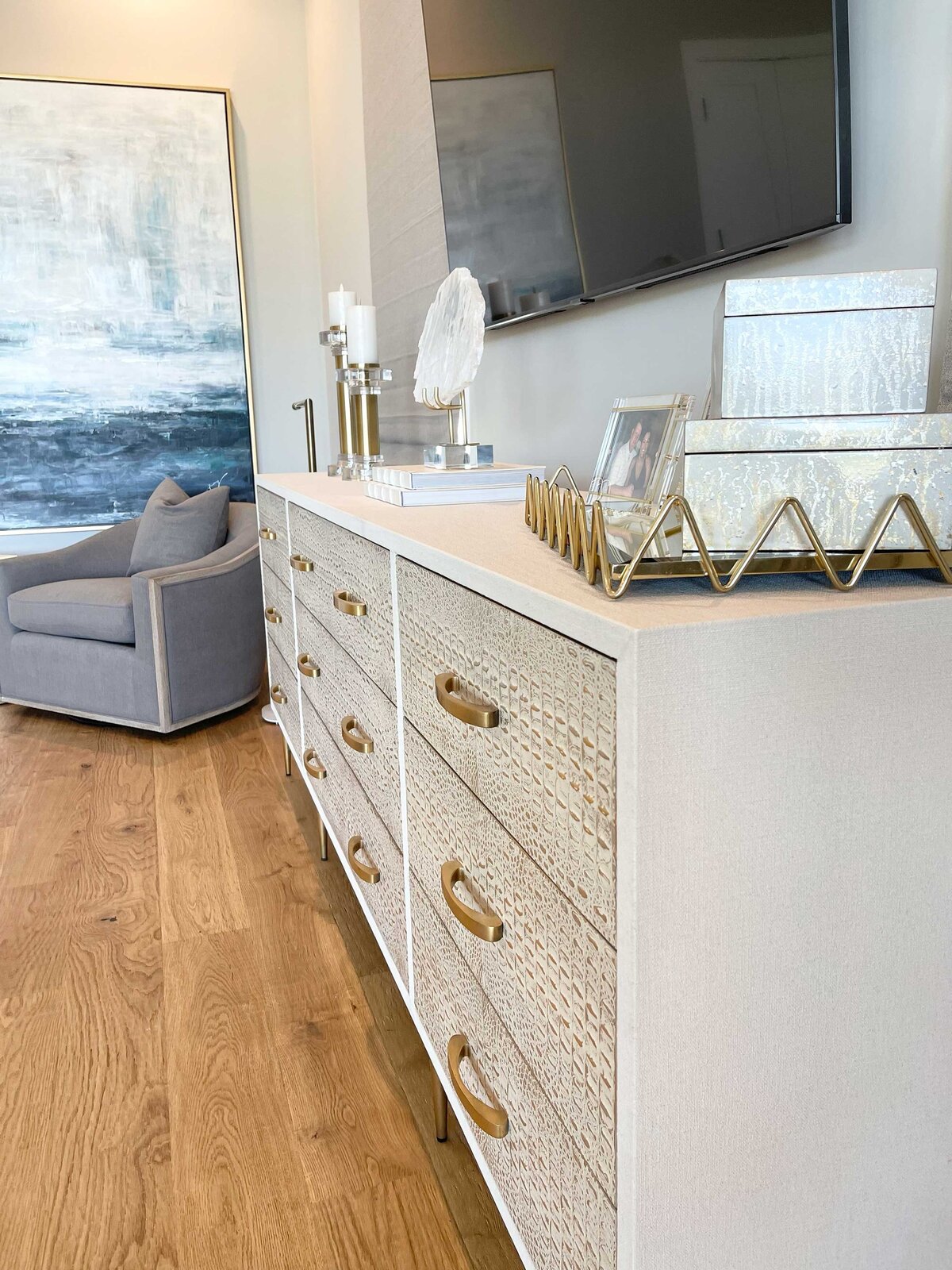 Best home design contractors for modern homes, specializing in sleek, contemporary designs with innovative features and high-quality craftsmanship for every room.