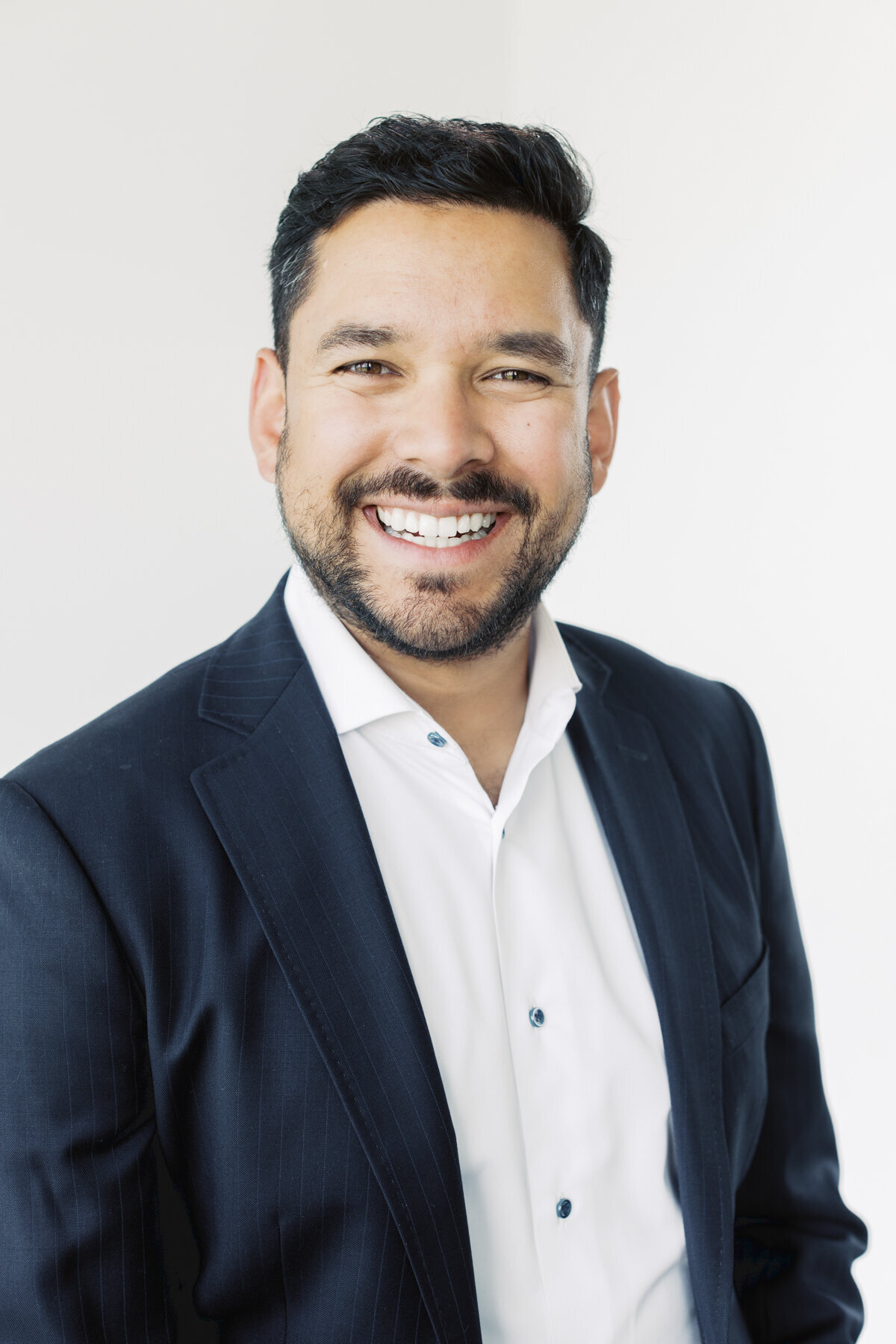 Freitag-Photo-in-headshot-studio-Mark-Schofield-1