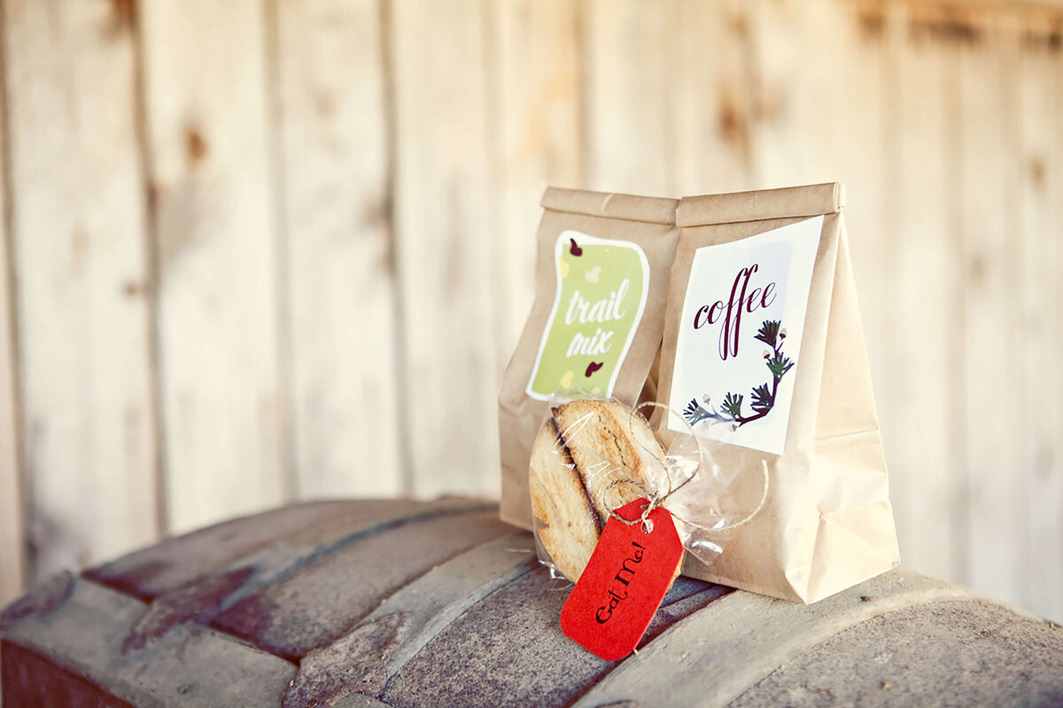 whimsical-cabin-guest-favors-wedding-ampersandink