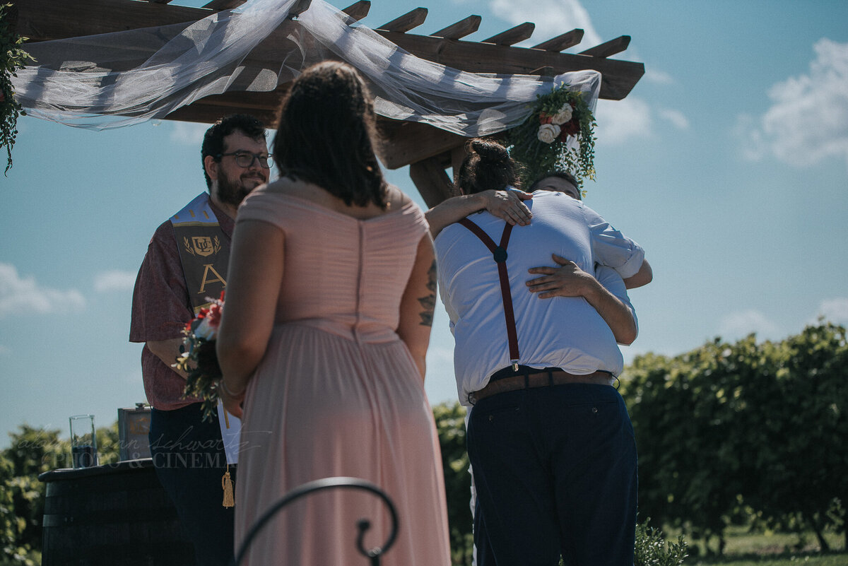 ceremony _ alaynna ann schwartz _ harpors vinyard _ iowa photographer _ playlife photography_0075