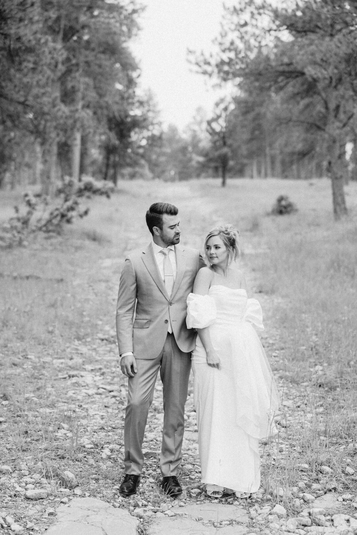 Luxury and romantic wedding photographer based in Minnesota. Specializing in simple but significant documentary wedding photography for all lovers. With a love for serving chic couples, I've had the privilege of photographing over 200 engagements, elopements, and weddings since 2018.