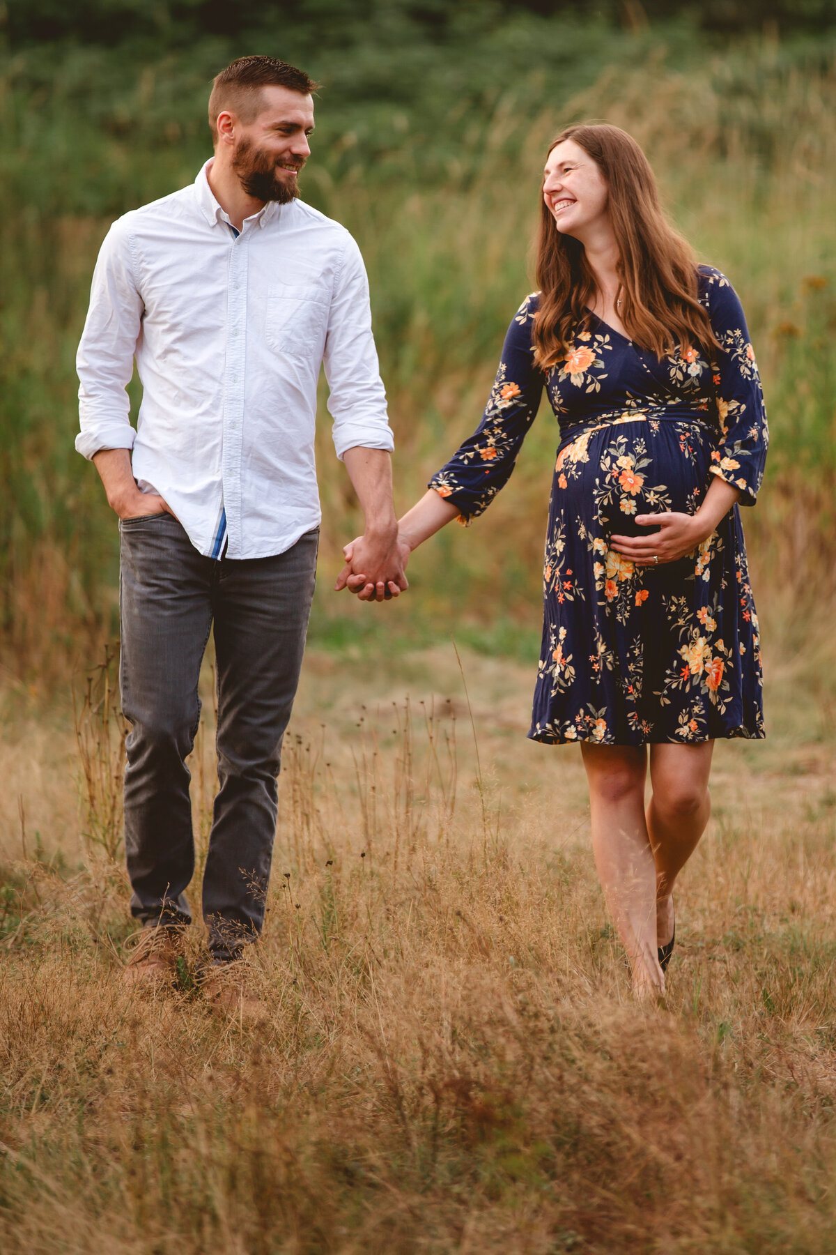 Walking, maternity, photography, Abbotsford, Douglas Taylor Park,