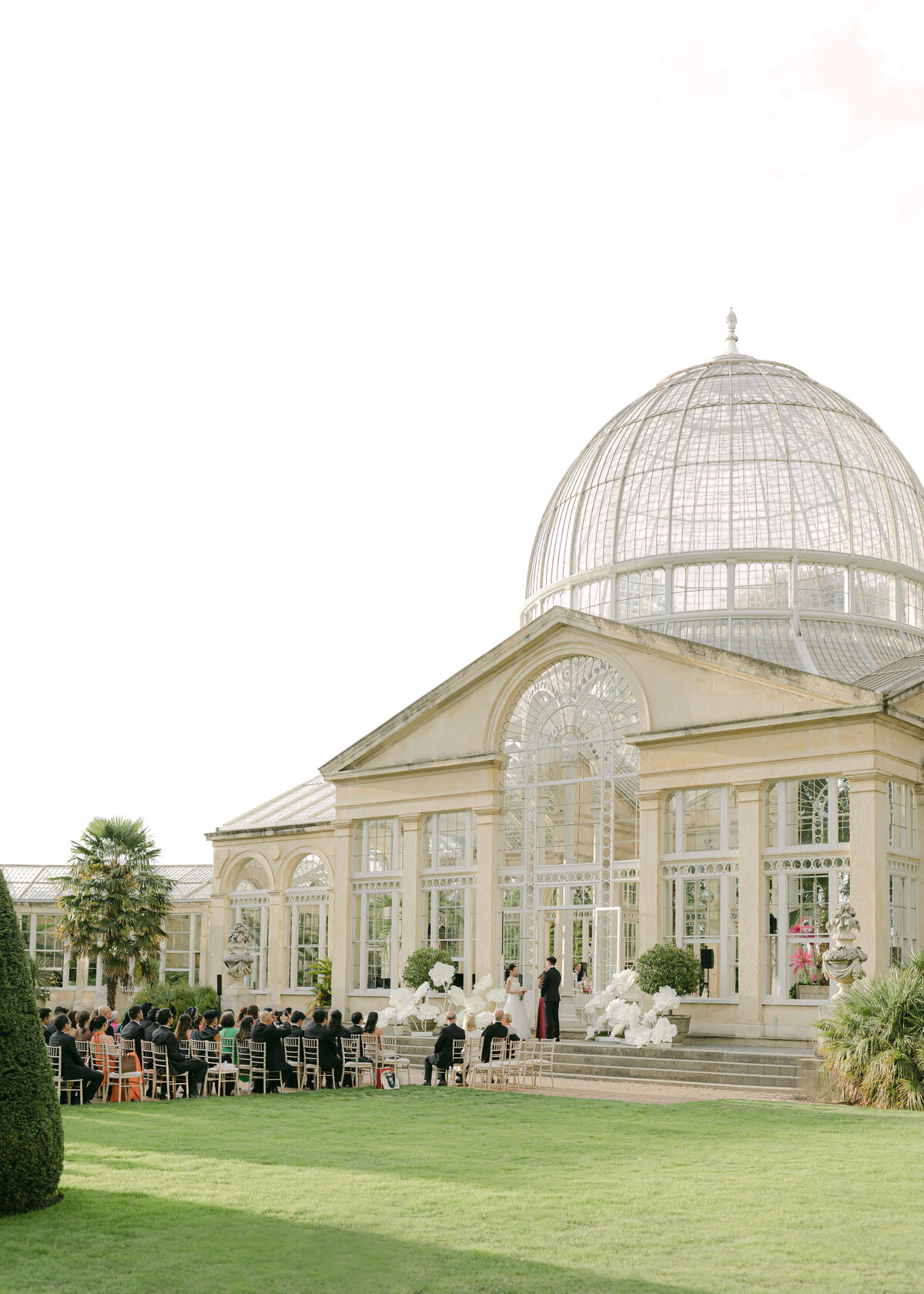 chloe-winstanley-weddings-syon-park-conservatory-ceremony-outdoors