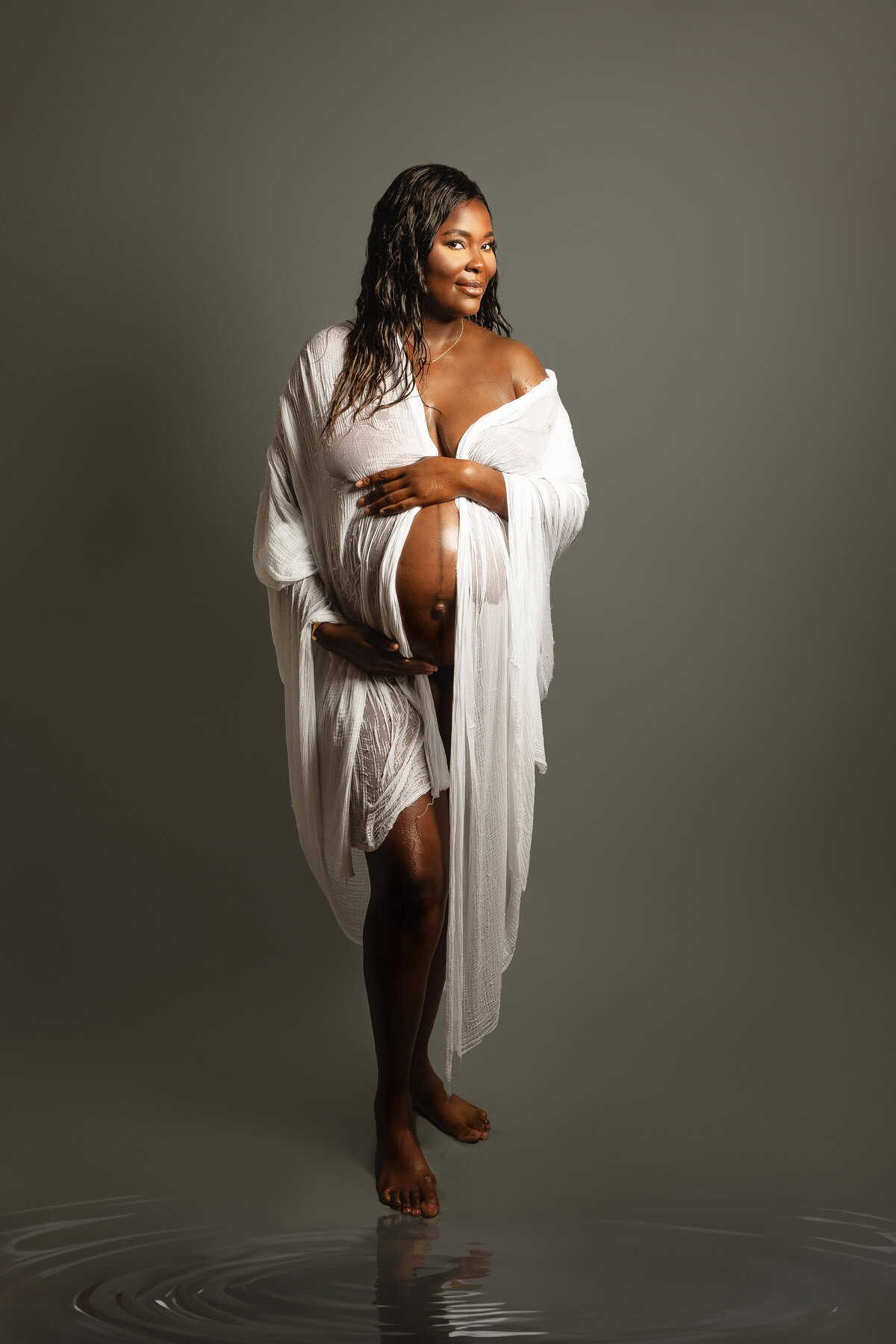 Celebrate your pregnancy with elegant maternity photos in Leander, Harker Heights, Jarrell, and beyond. Book your session now for timeless portraits!
