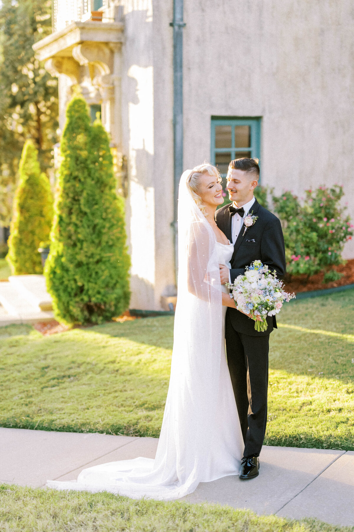 bride-and-groom-portrait-dresser-mansion-tulsa