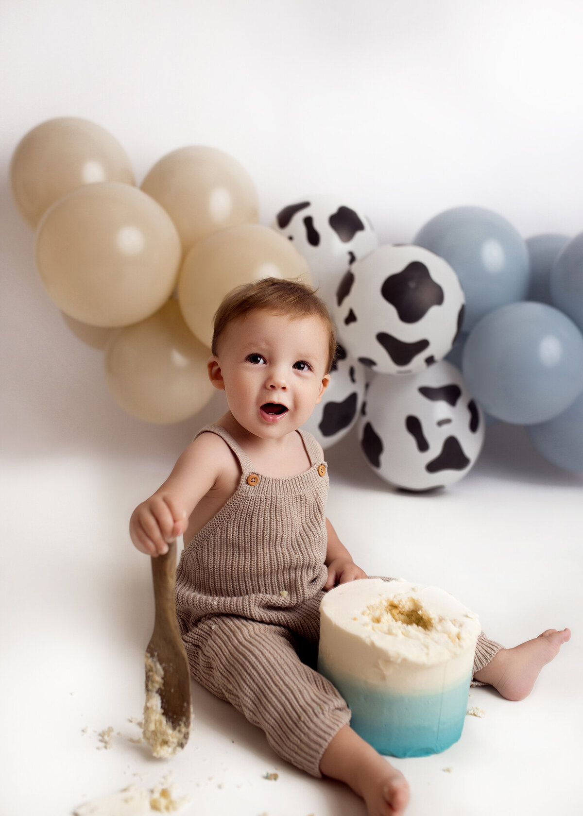 Best Edmonton Baby and Cake Smash Photography_Kelsie Kelly Photographer 2024 (15)