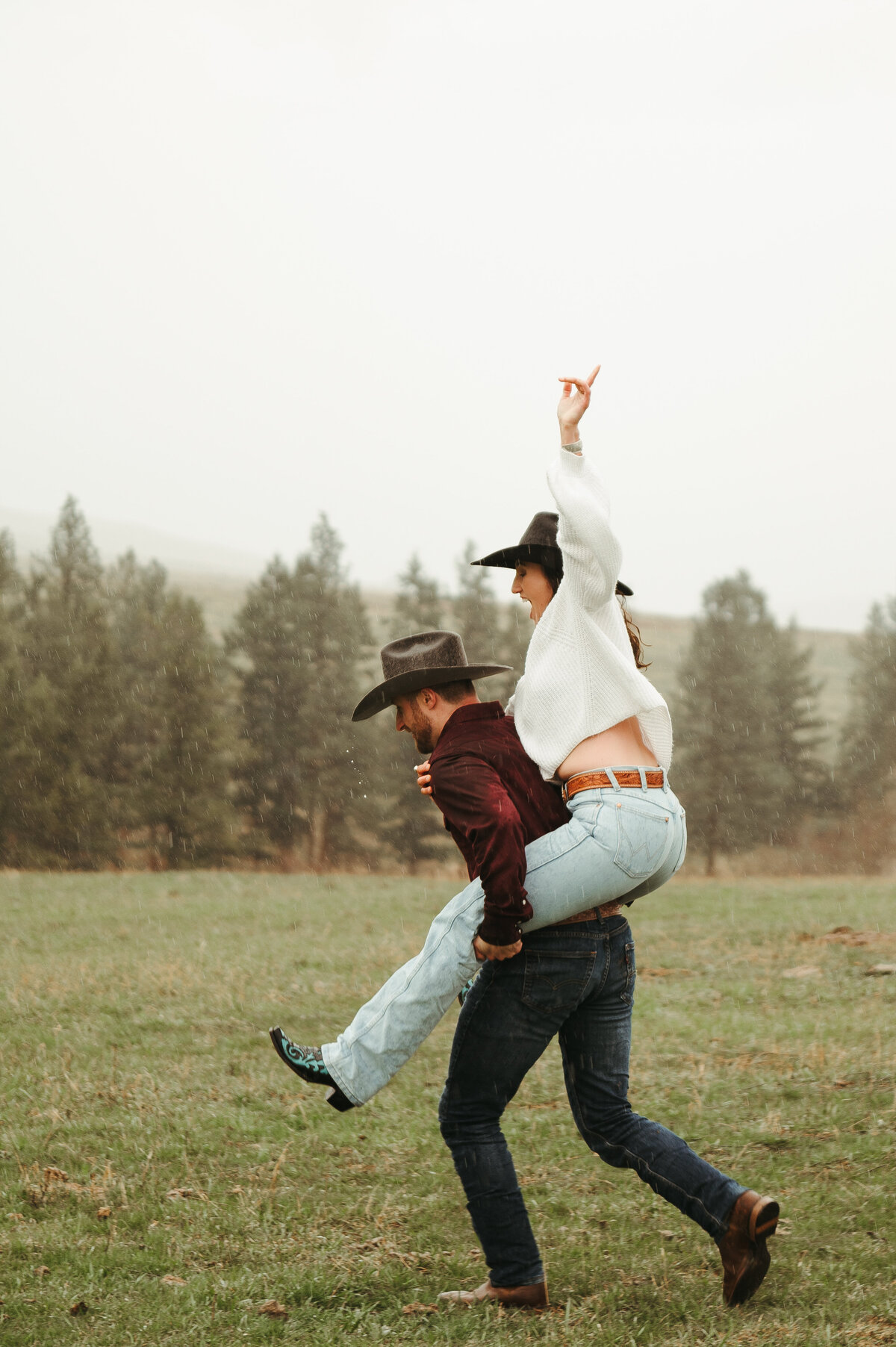 presley-gray-photo-montana-western-style-engagement-3799