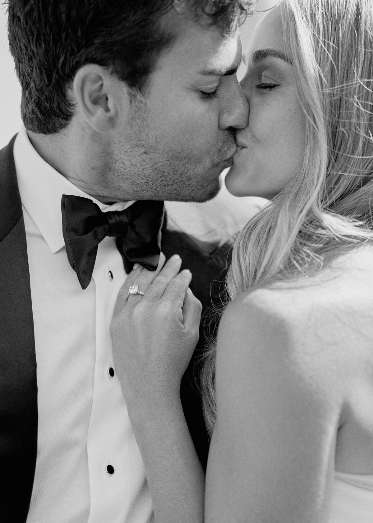 EDW-Elegant-Timeless-Black-and-White-Wedding-Couple-Kiss