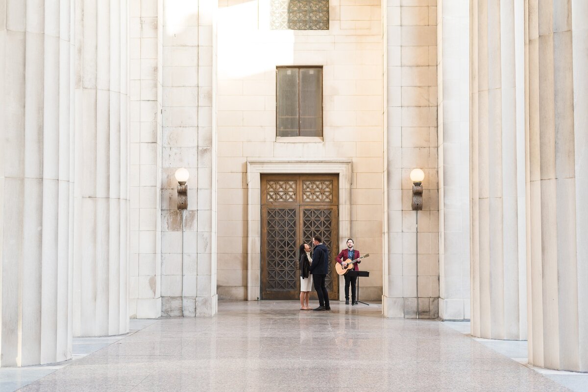 Surprise-Proposal-Photoshoot-at-War-Memorial-in-Downtown-Nashville+4