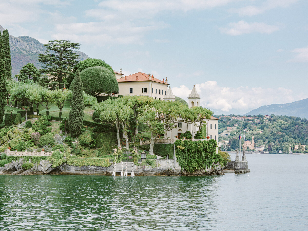 by_bhavika_photography_luxury_international_destination_wedding_fine_art_film_wedding_photographer-villa-del-balbianello-lake-como-italy-wedding-venue-1