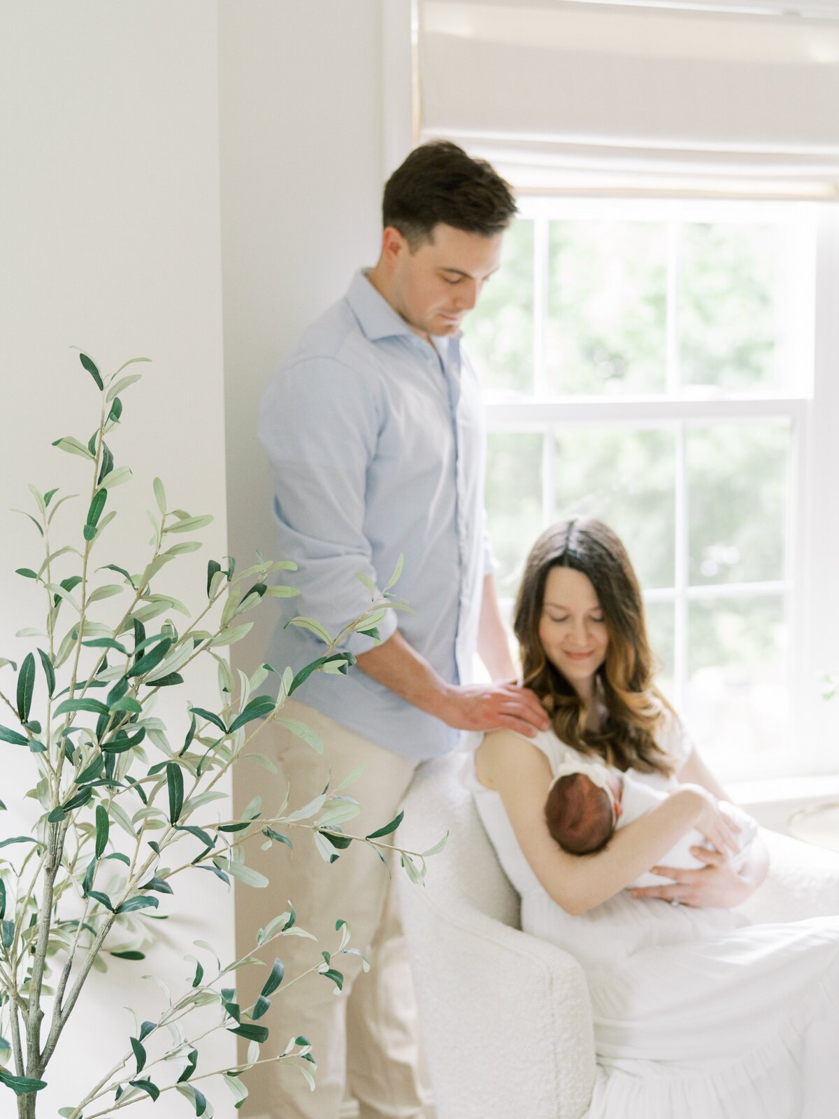 relaxed newborn photographer in home newborn