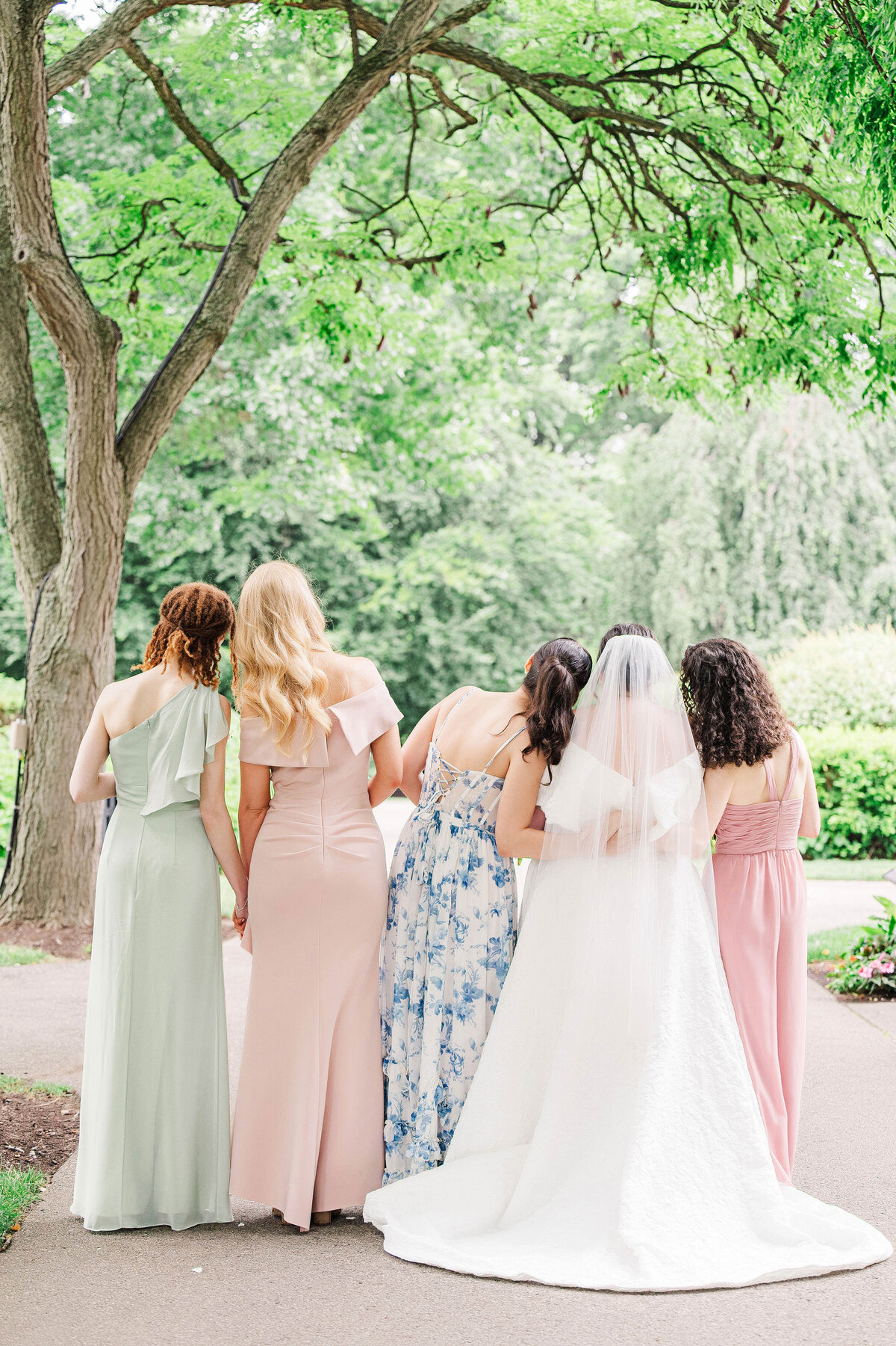 frick museum wedding pictures of bride with friends