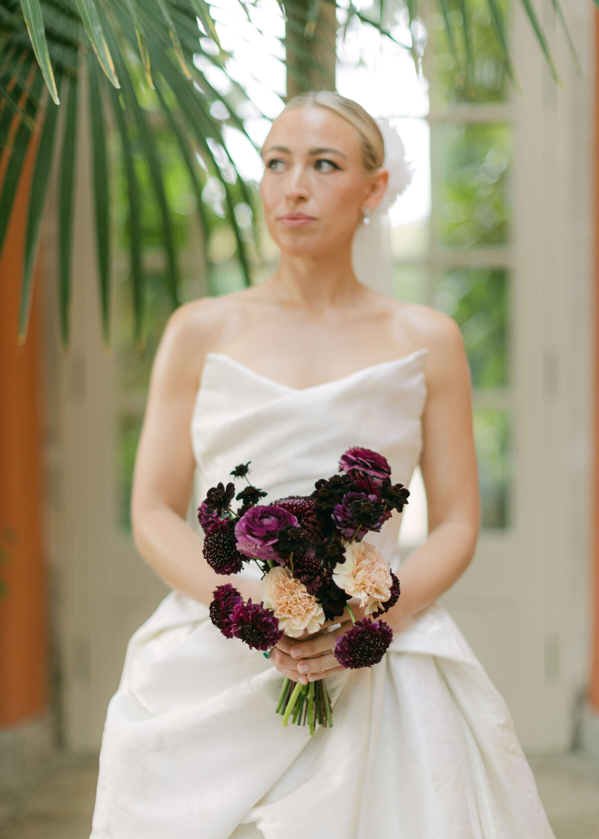 chloe-lowe-wedding-euridge-manor-orangery-bride-boquet