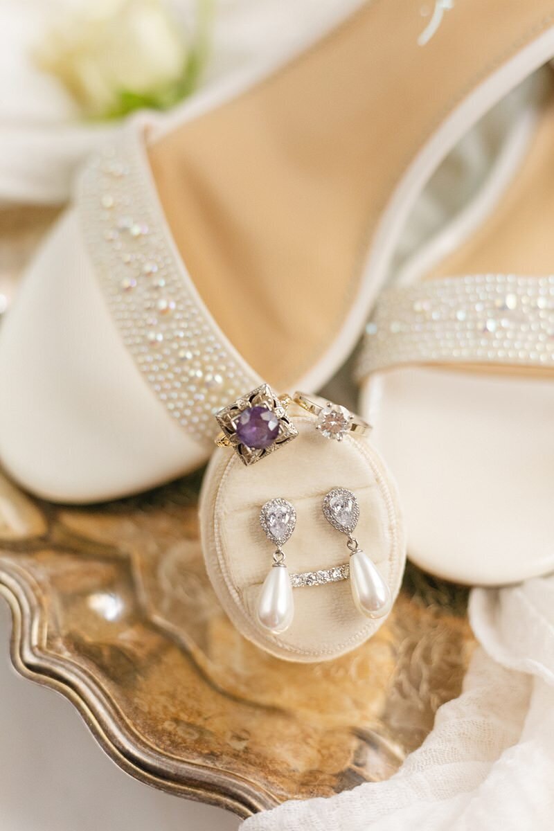 Classic Wedding at City Church of Evansville with Reception at ECC011