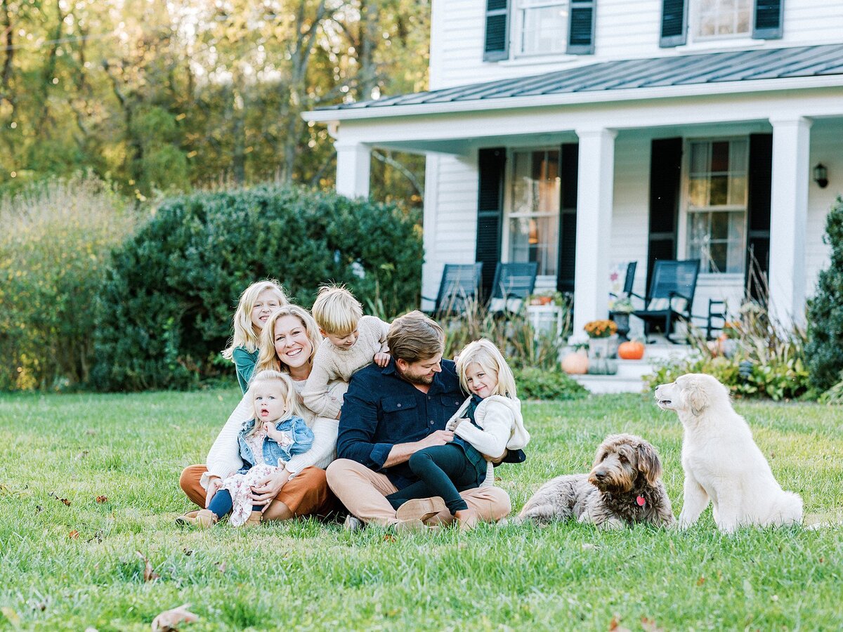 fall-family-photos-at-home-crozet-virginia-amy-nicole-photography-0111