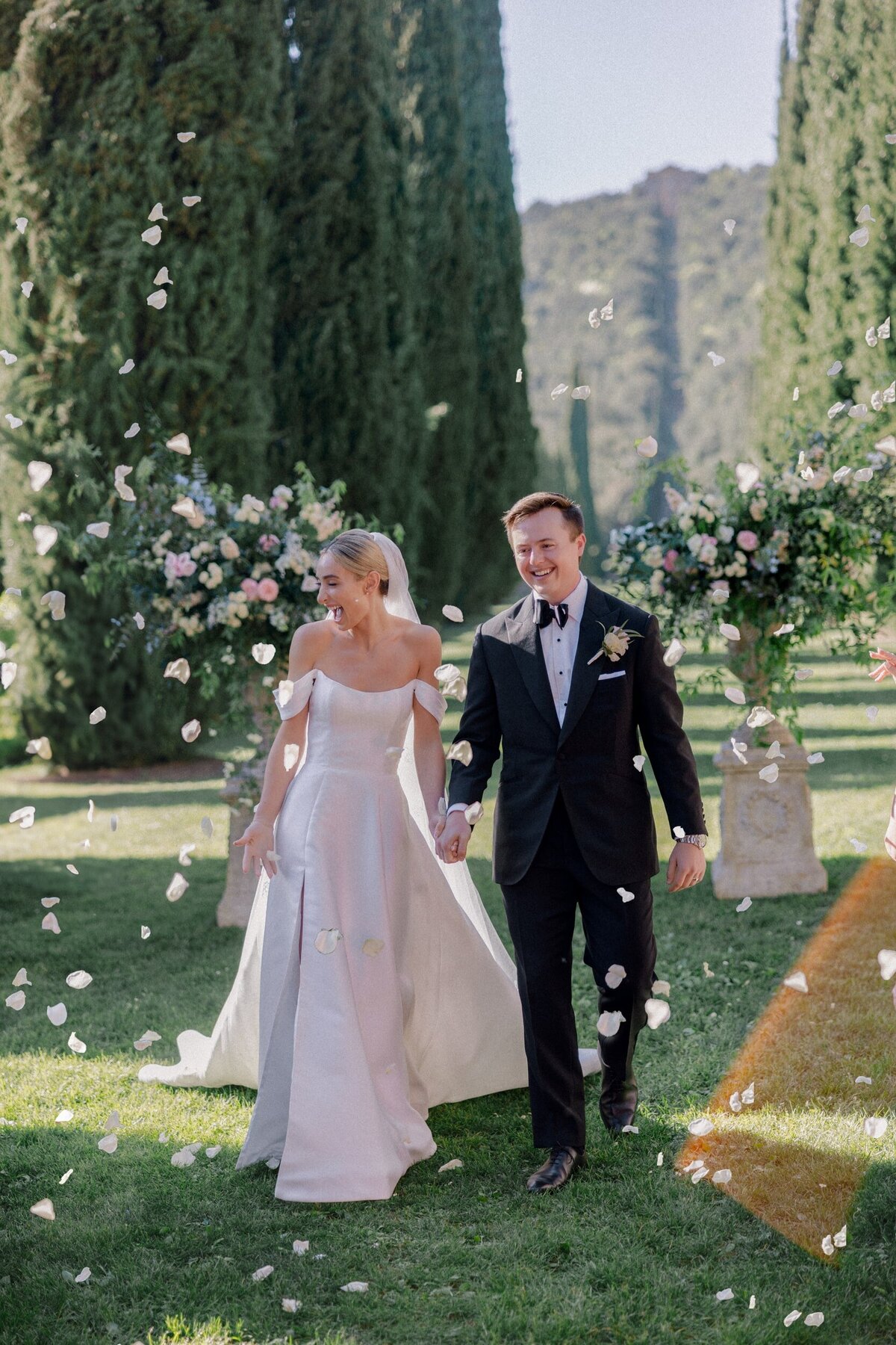 Brides_Villa-Cetinale-Italy_Redamancy-Photo-and-Film_058-min