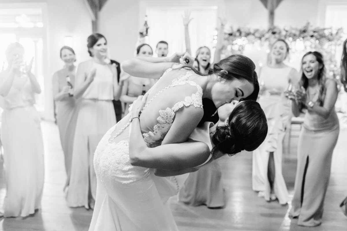 Ashley&Katie-WillowCreekWinery-EmilyWrenPhotography-107