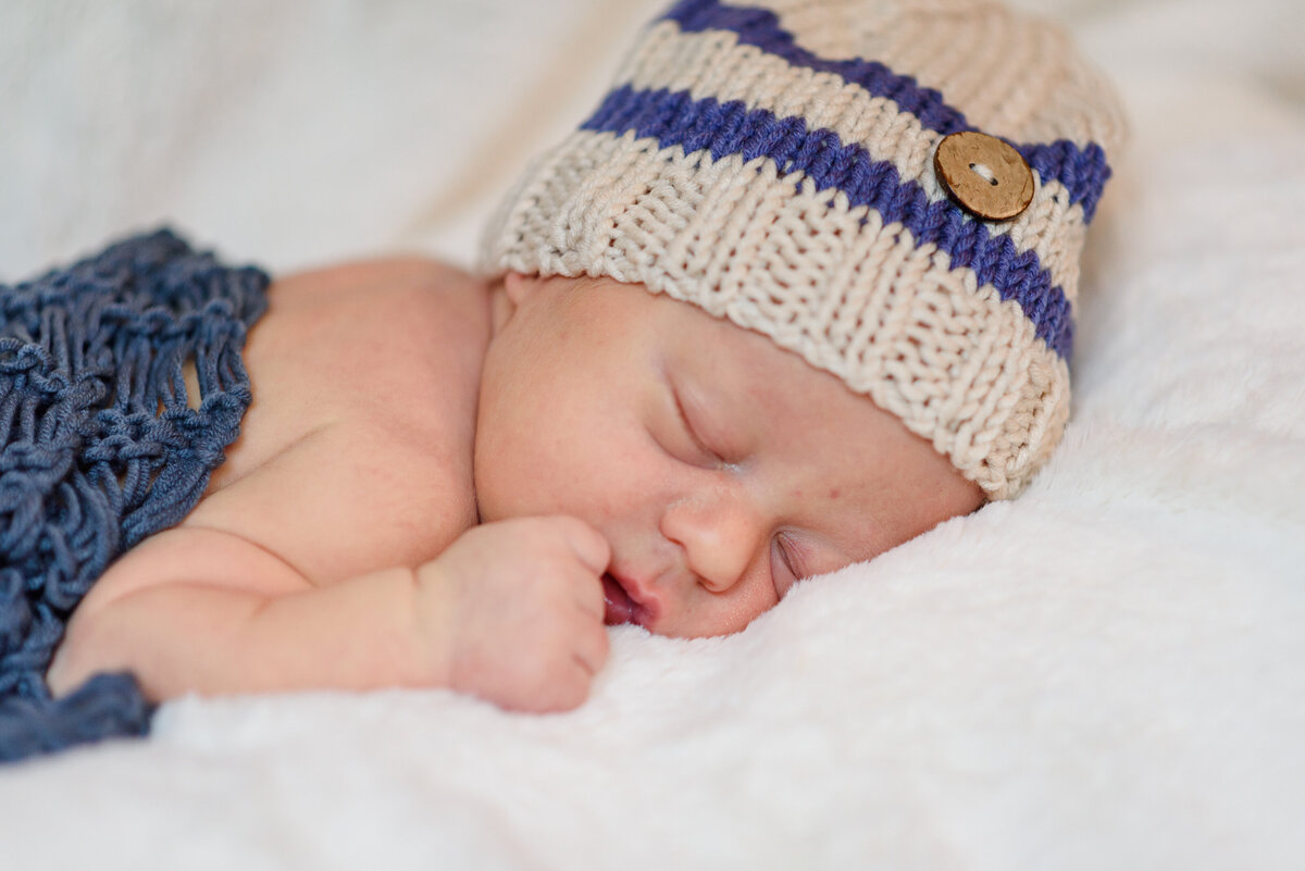 Newborn Photography by Michelle Lynn Photography located near Louisville , KY