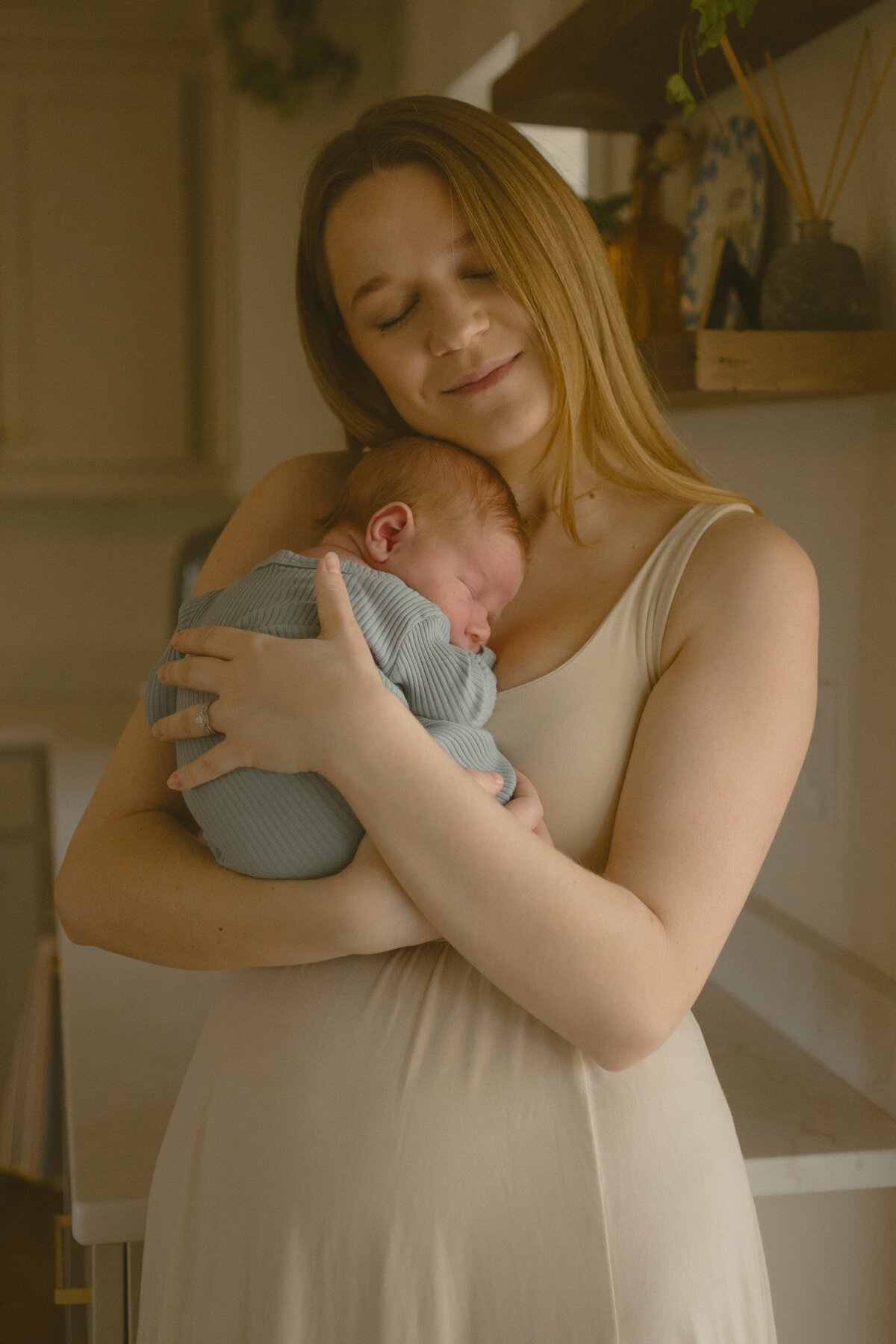 newborn-in-home-new-home-session-44