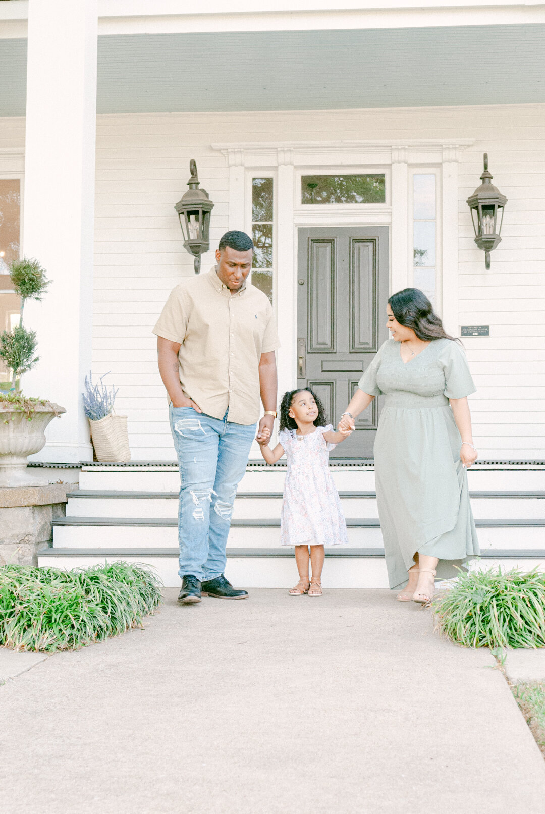 Family lifestyle photography captured by Marina Garcia Lazarine