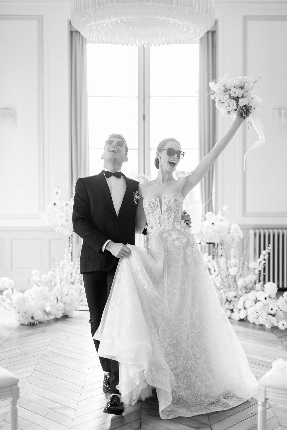 Parisian couture wedding in Black and White at chateau de Bonaventure Paris Veronique Lorre floral designer Aude lucas28