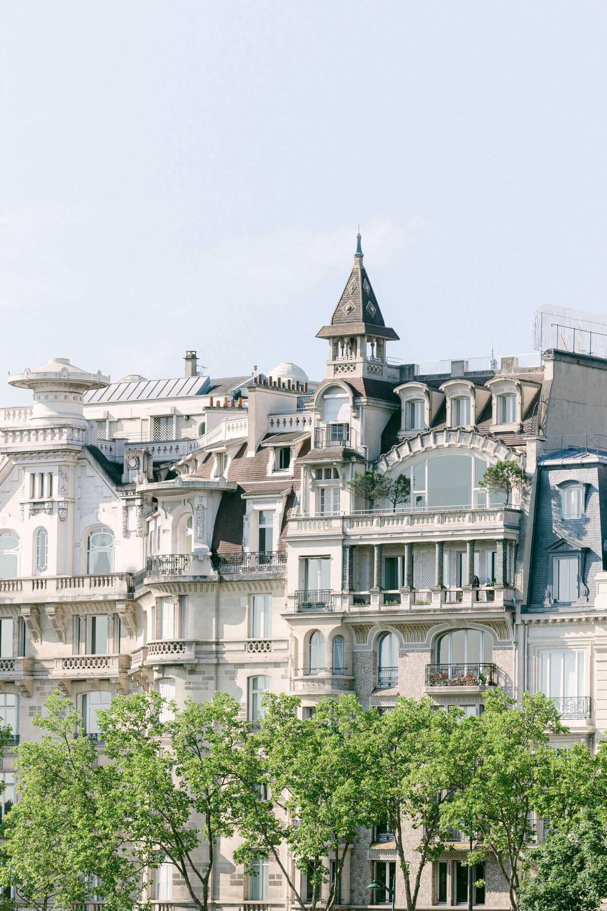 A wedding photo showing off the architecture of Paris