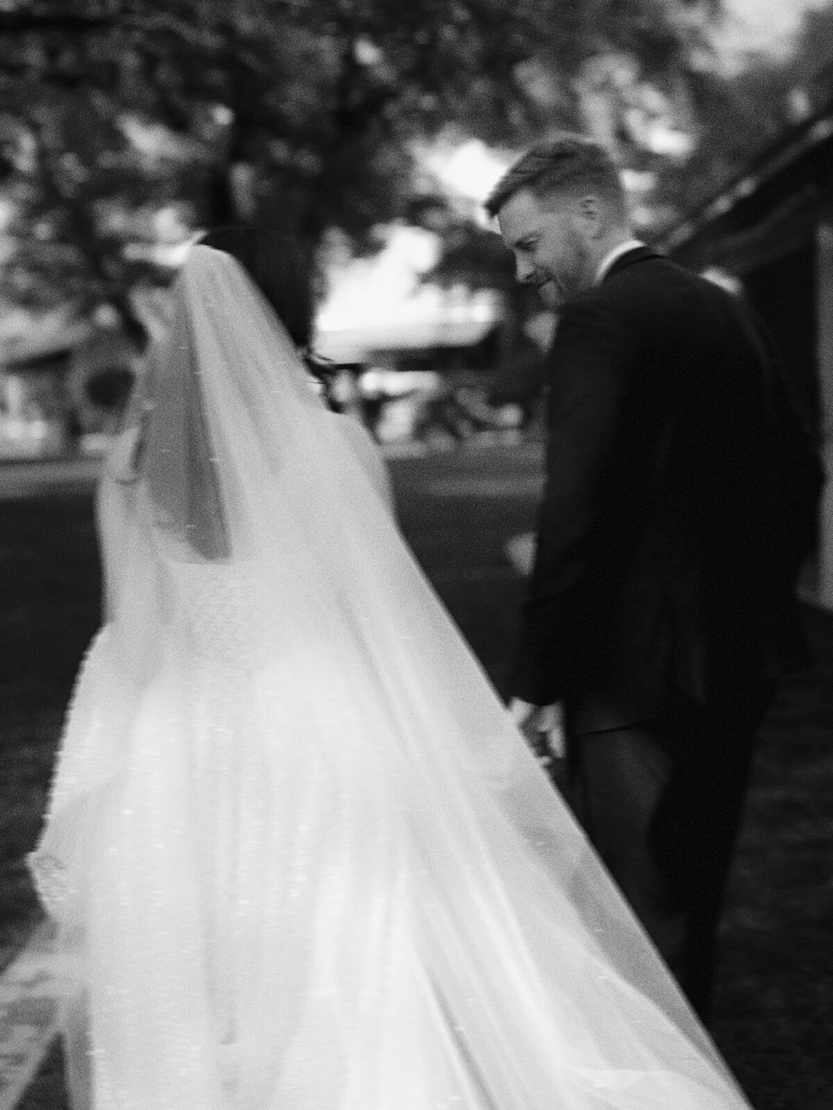 Chandelier- of-Gruene-San-Antonio-wedding_0017
