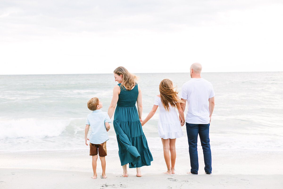 JCranePhotography_FamilyPhotographer_BeachMinis007