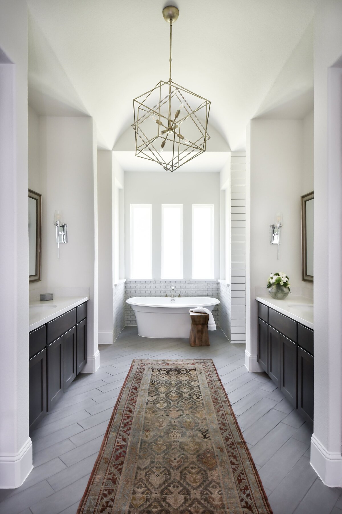 coastal-chic-master-bathroom-interior-design-kingwood-texas-1-min