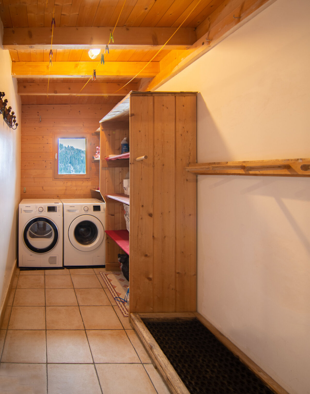 Skiboot and washing room