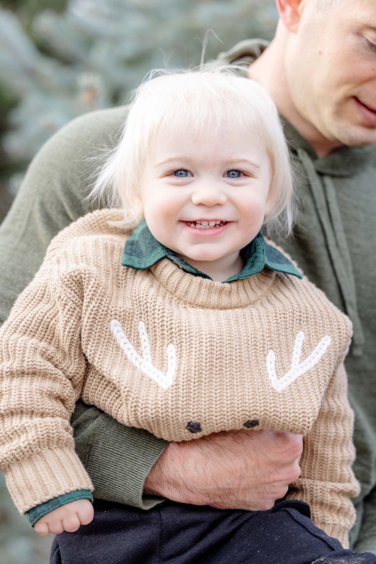 Utah-County-UT-Christmas-Tree-Farm-Mini-Session-Magnolia-and-Grace-Photography-Co-AshbyilyinJ-# (1)-24