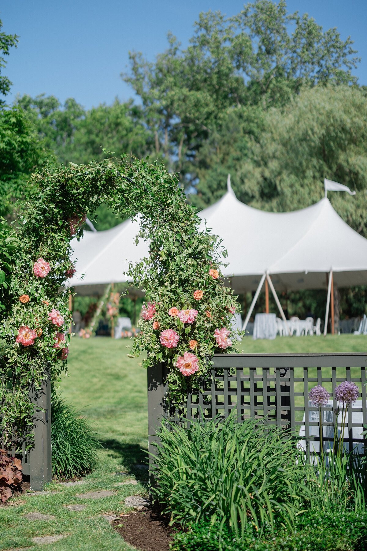 connecticut-backyard-tented-wedding-photo_0015