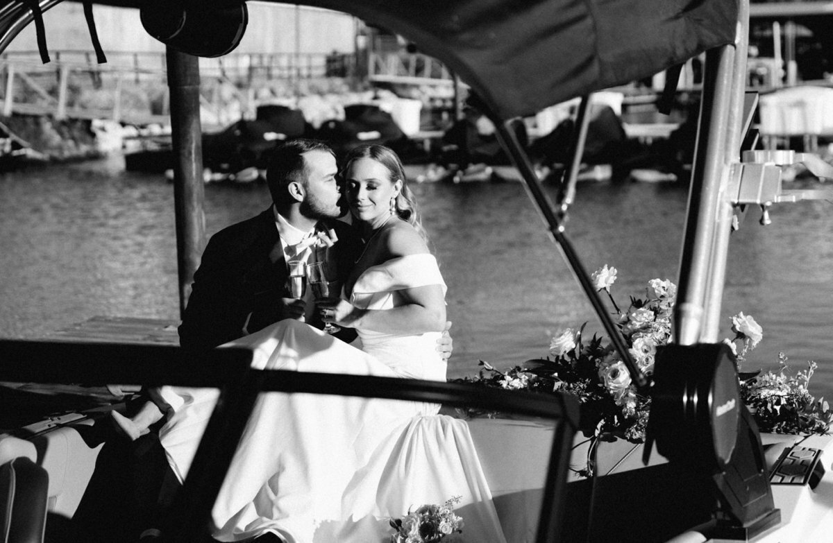 elopement-photography-austin-texas-yacht-club_0216