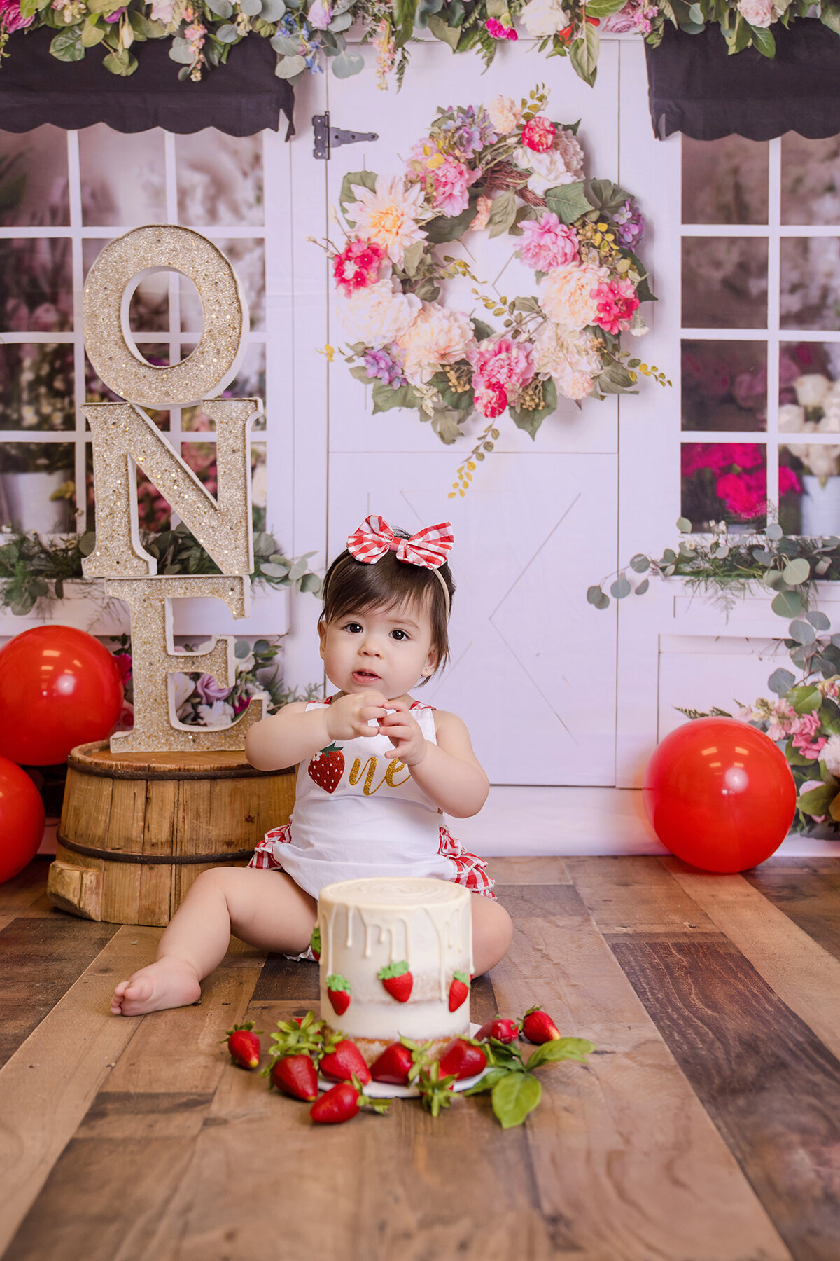 Victoria 1 year strawberry cake smash-1160