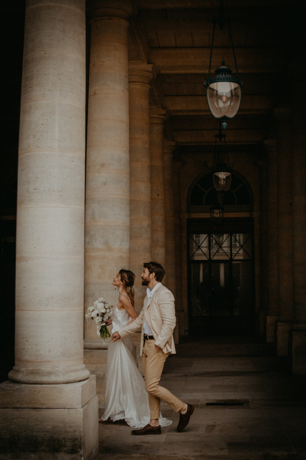 Hochwertig-heiraten-in-Paris-in-hochzeitskleid-Alarobe-von-LeafandLace-Bridal-fotografiert-durch-Japeg-Photo-und-Film-14