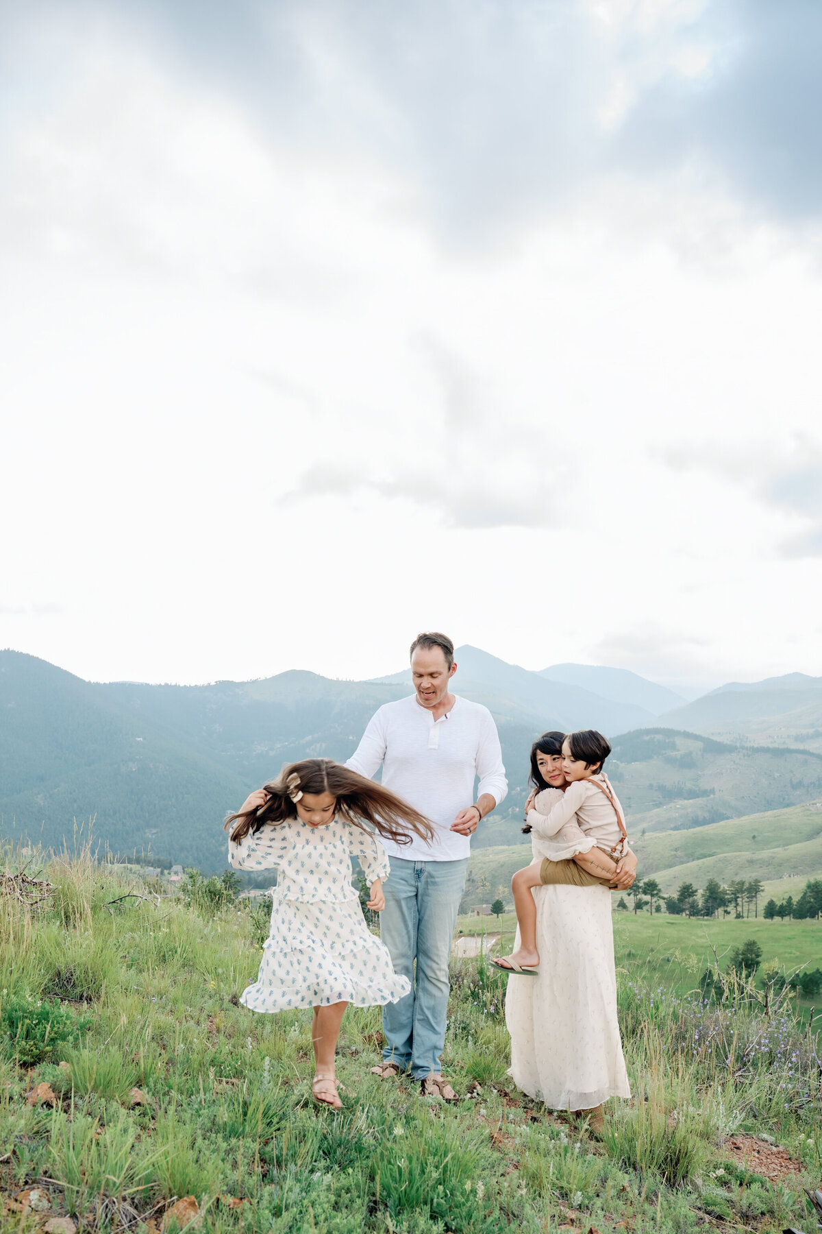 Boulder-Colorado-Family-Photographer-Olive-and-Aster-The-Santalas-2023-08