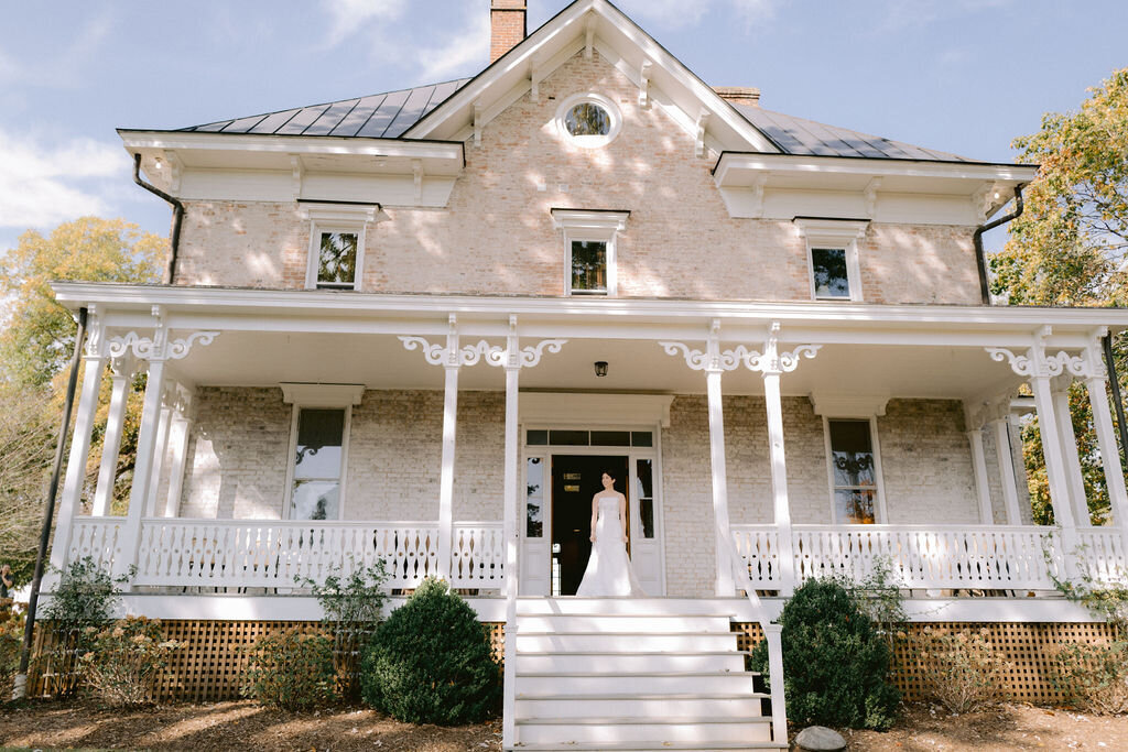 NikkiSanterre_EastCoastLuxuryWeddingPhotographer_CaitieHanrahan_KeswickHallWedding_Jac&Zach-122