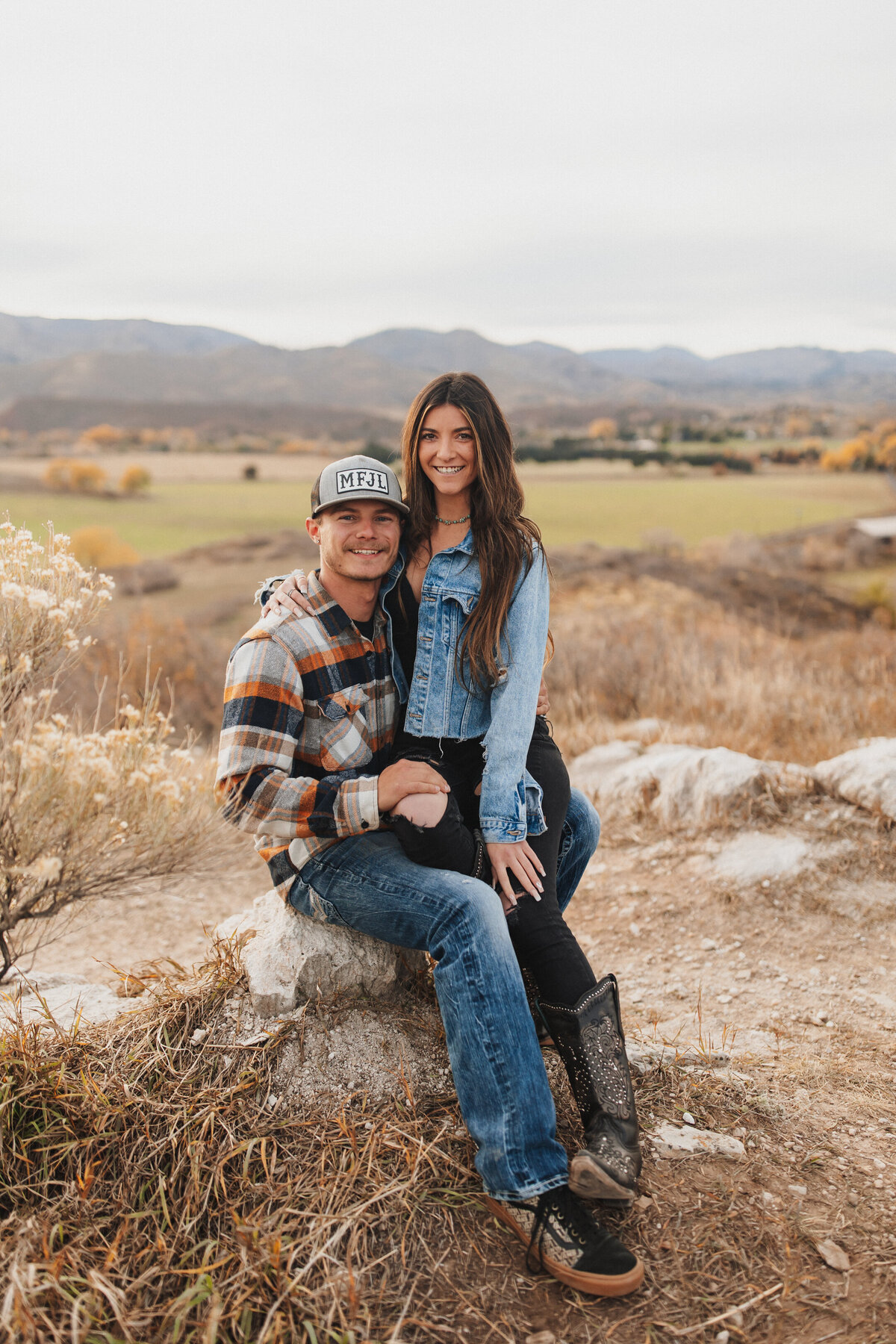 colorado-engagement-couples-session-photographer-bingham-hill-fort-collins-fall-11